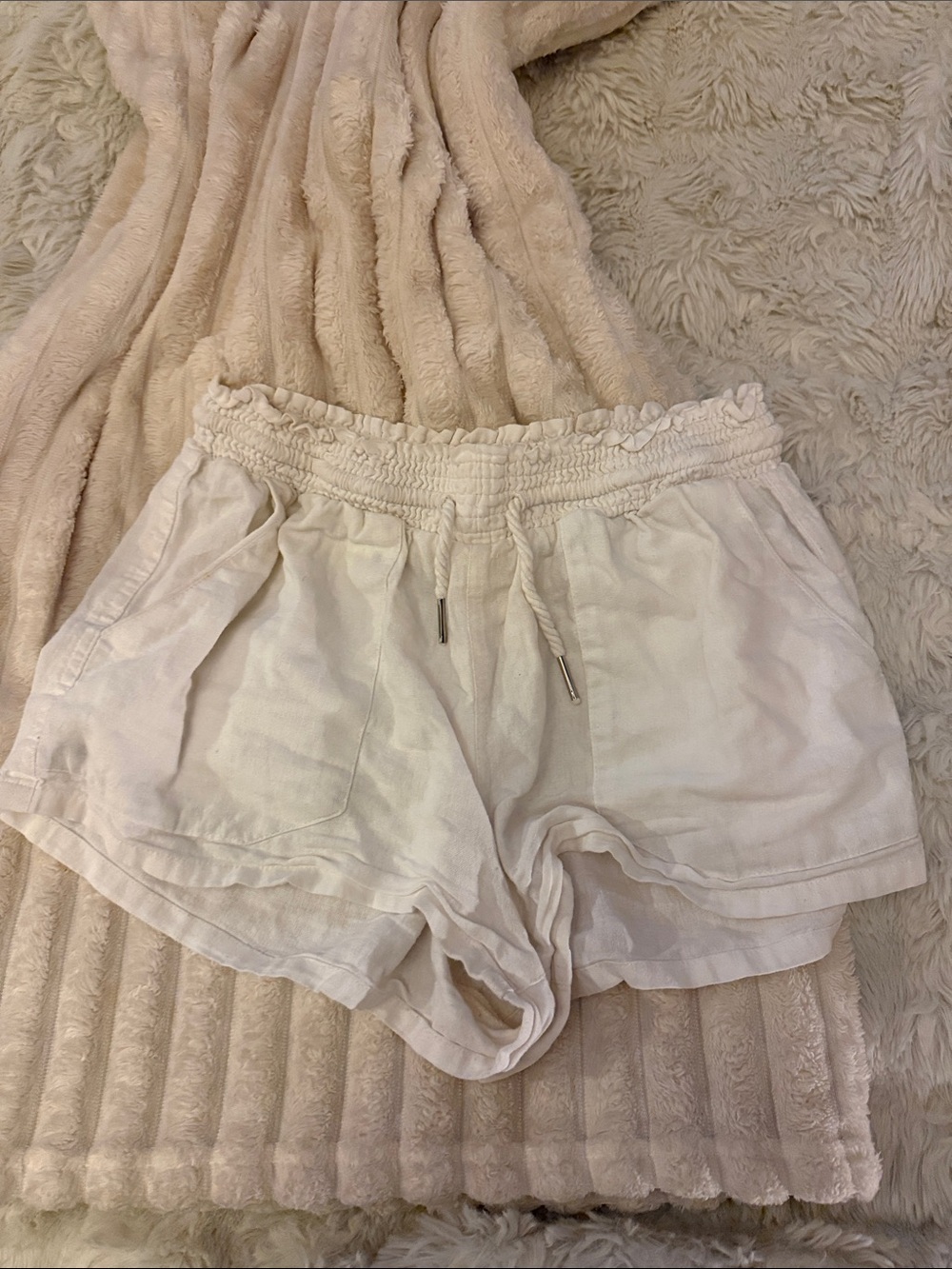 Love Tree Cream Elastic-Waist Drawstring Shorts
